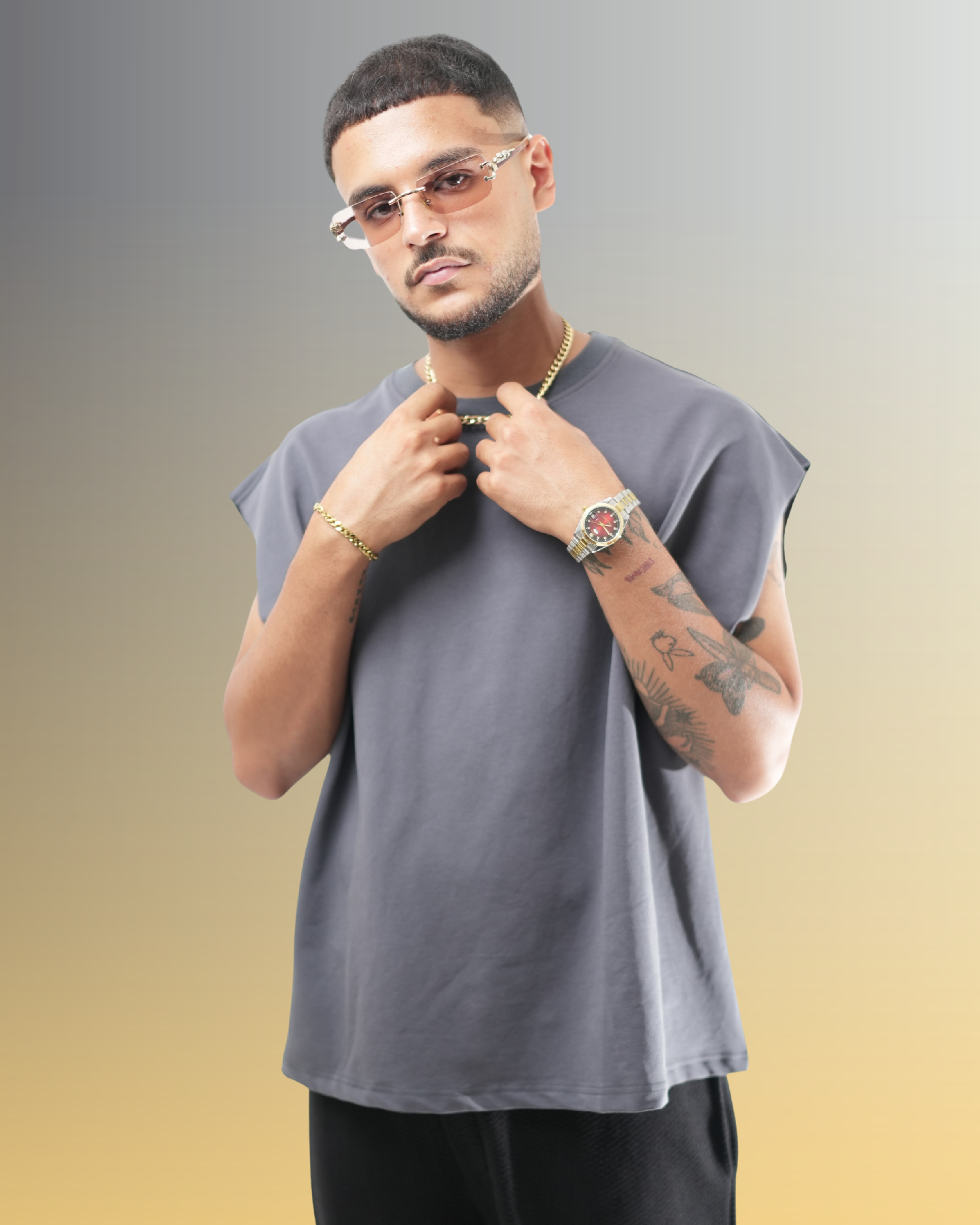 sleeveless t-shirt