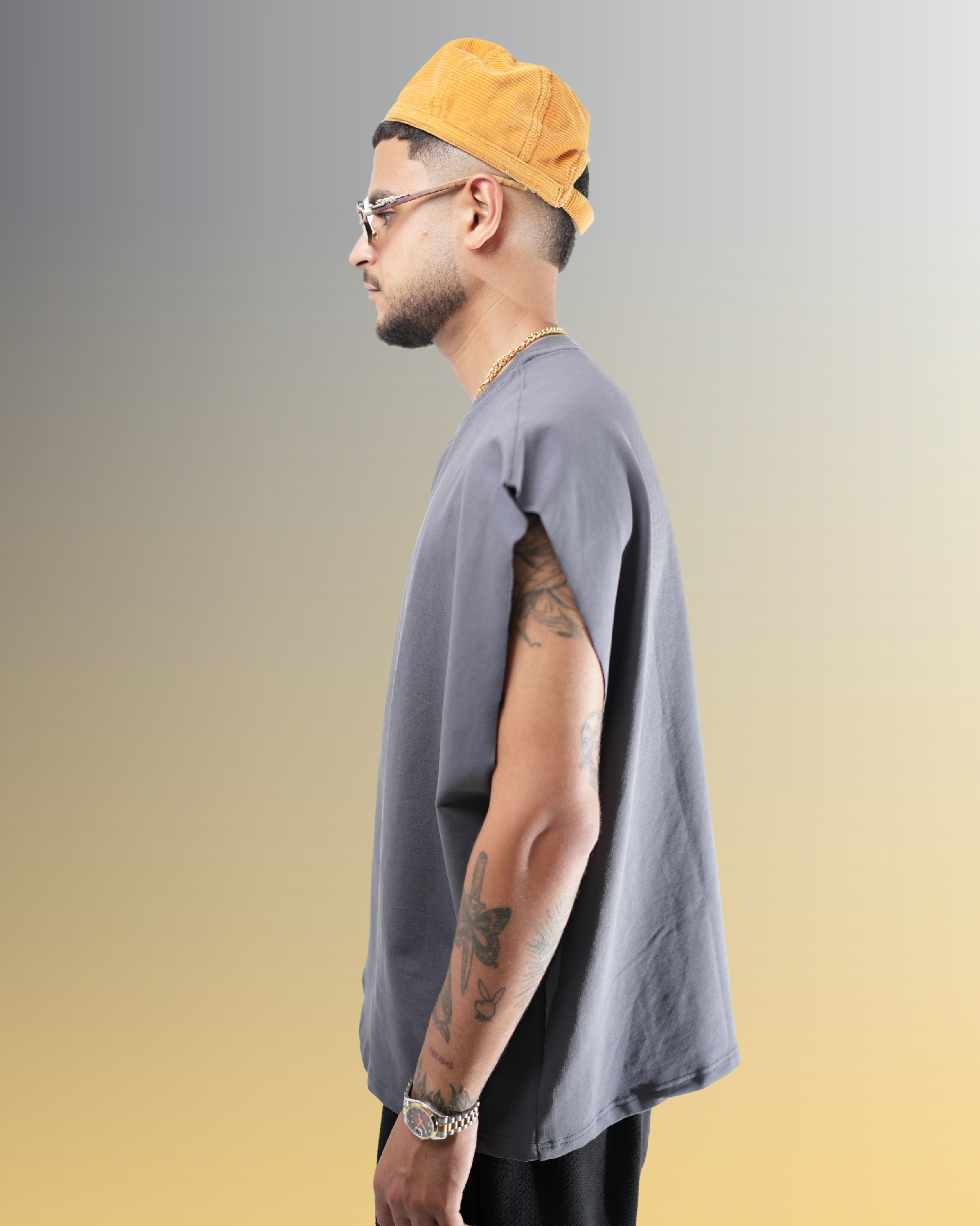 sleeveless t-shirt