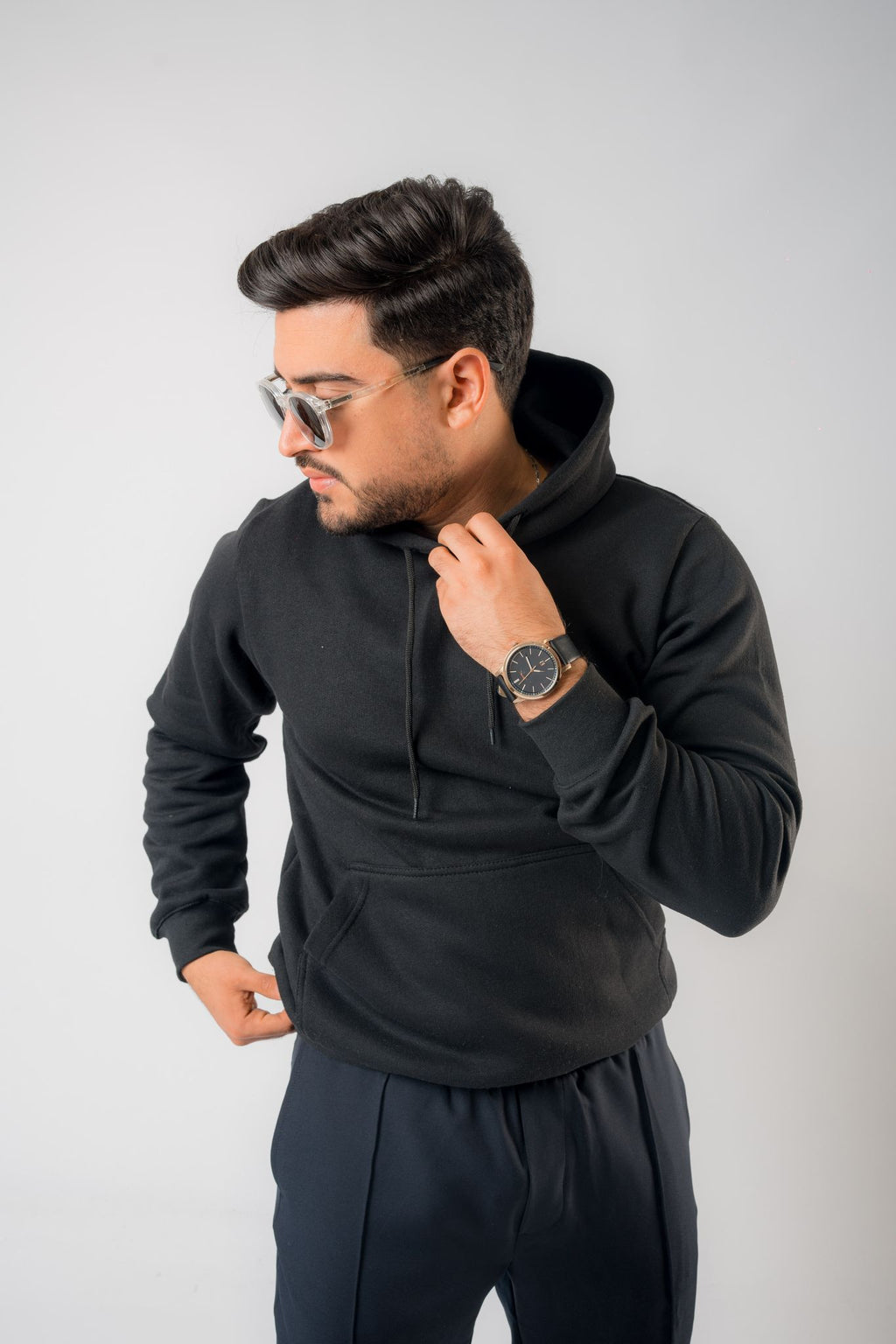 Classic Black Hoodie – Comfort & Style