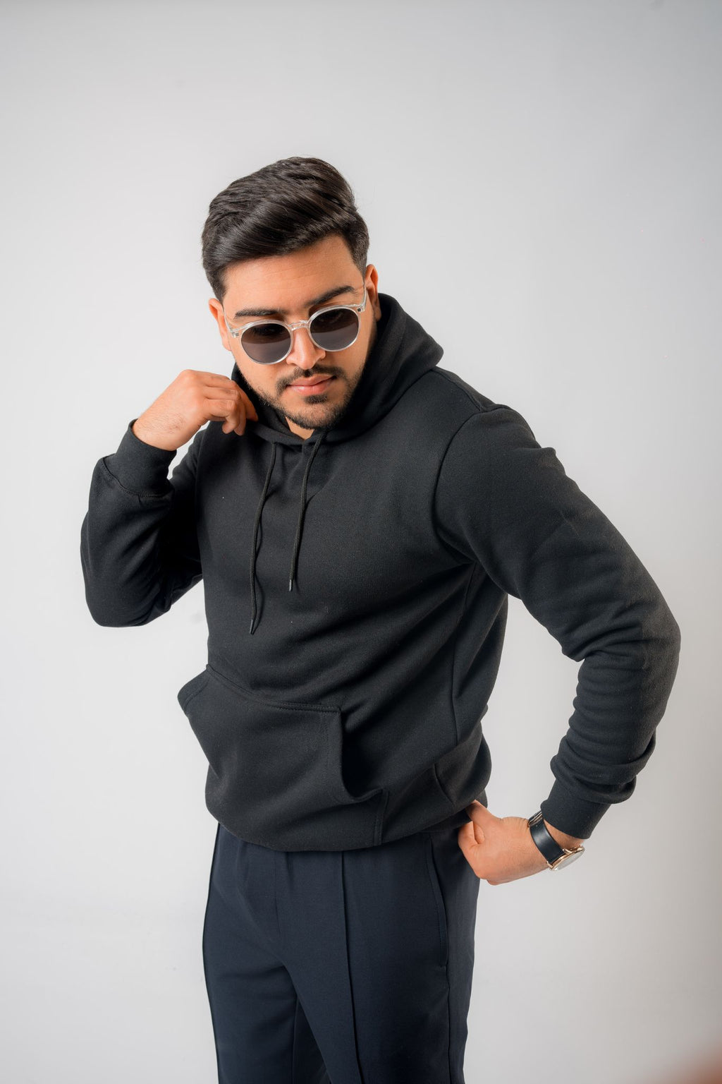 Classic Black Hoodie – Comfort & Style