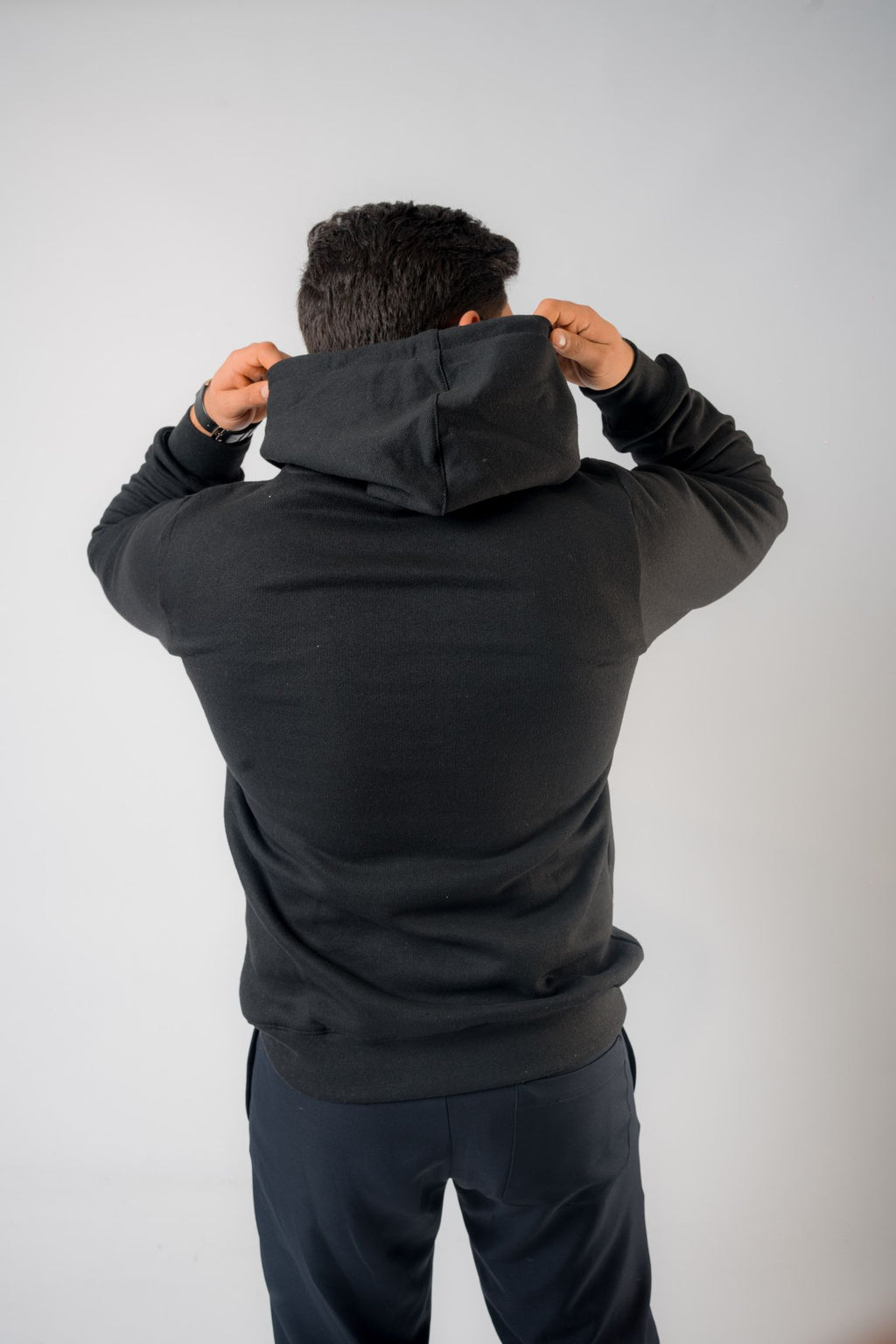 Classic Black Hoodie – Comfort & Style